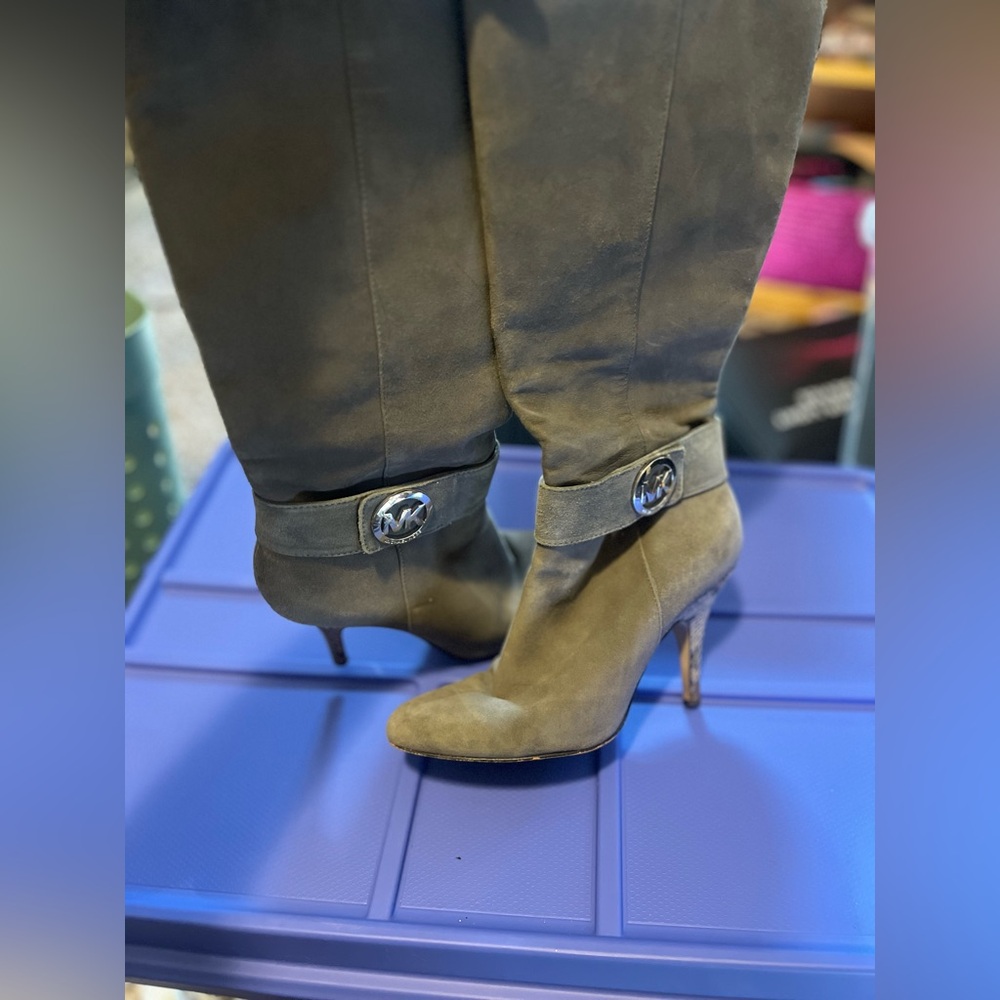 Elegant Grey Knee-High Boots